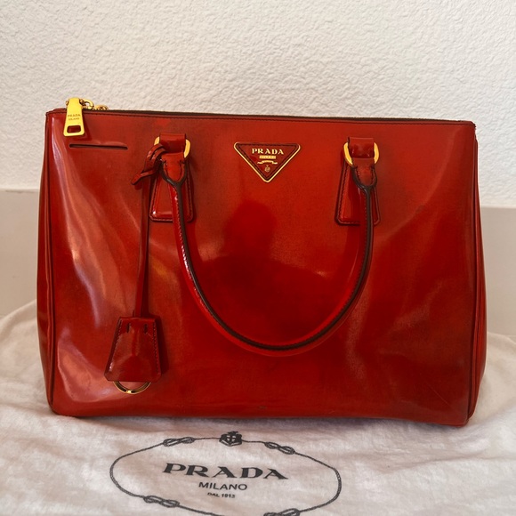 Large Galleria Patent Leather Bag in gradient burnt orange w/ gold tone hardware - Picture 15 of 15